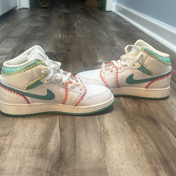 jordan 1’s with beaded letters and stitch - Picture 2 of 4